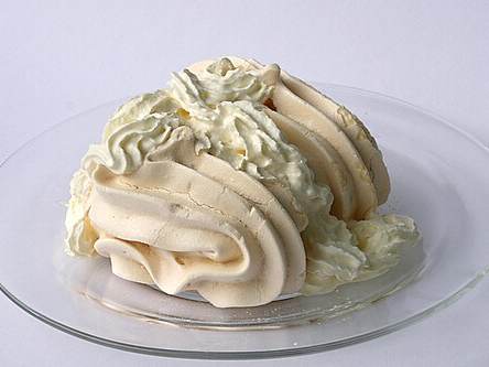 Meringue with double cream