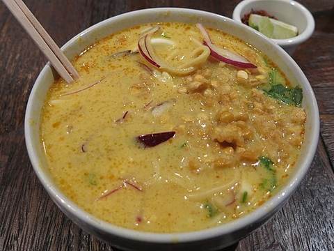 Ohn no khao swe