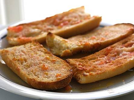 Pan con tomate